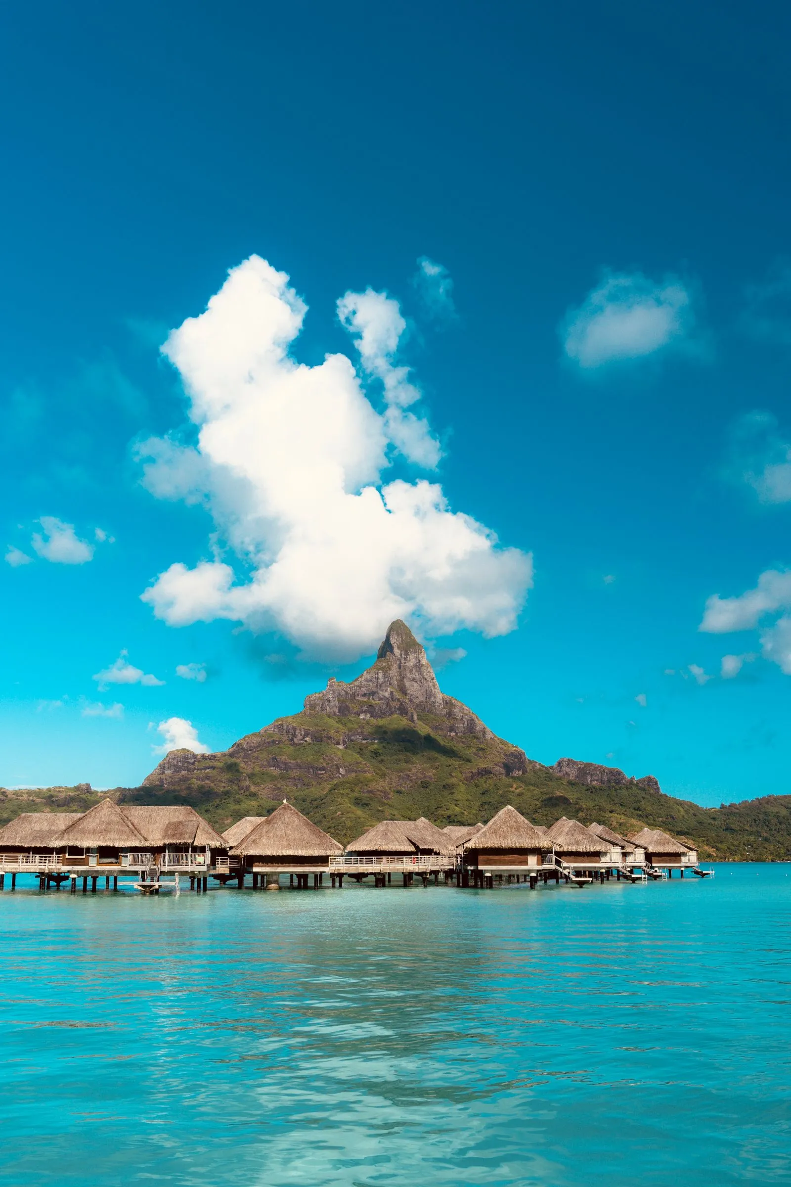 Le mont Otemanu et le lagon de Bora Bora, Îles Sous-le-Vent, Polynésie française