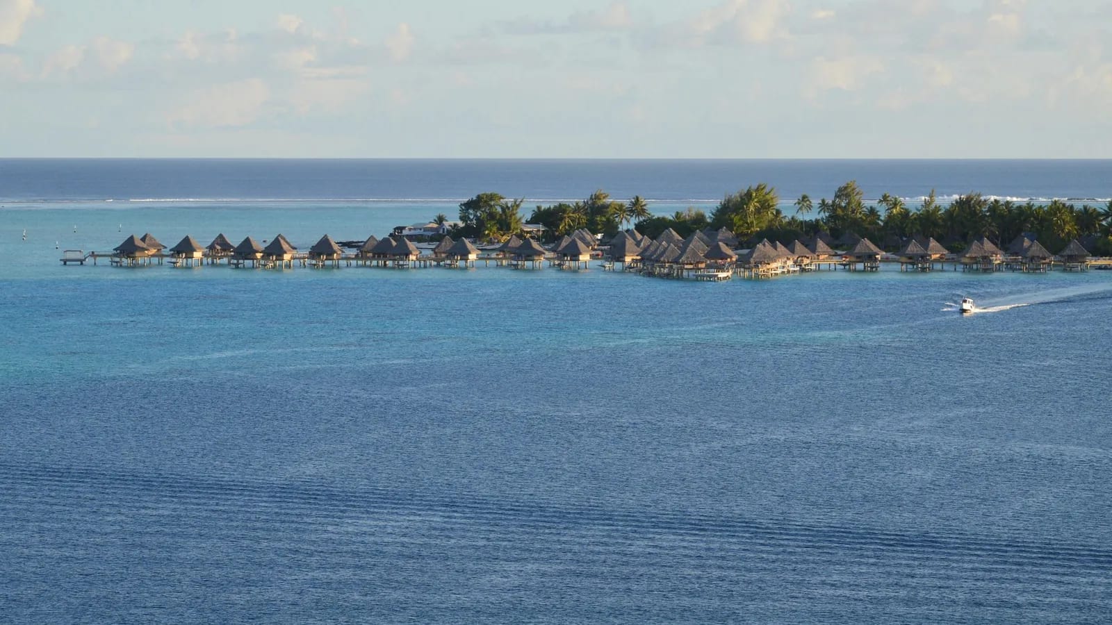 Motu et lagon peu profond, dans les Îles Sous-le-Vent
