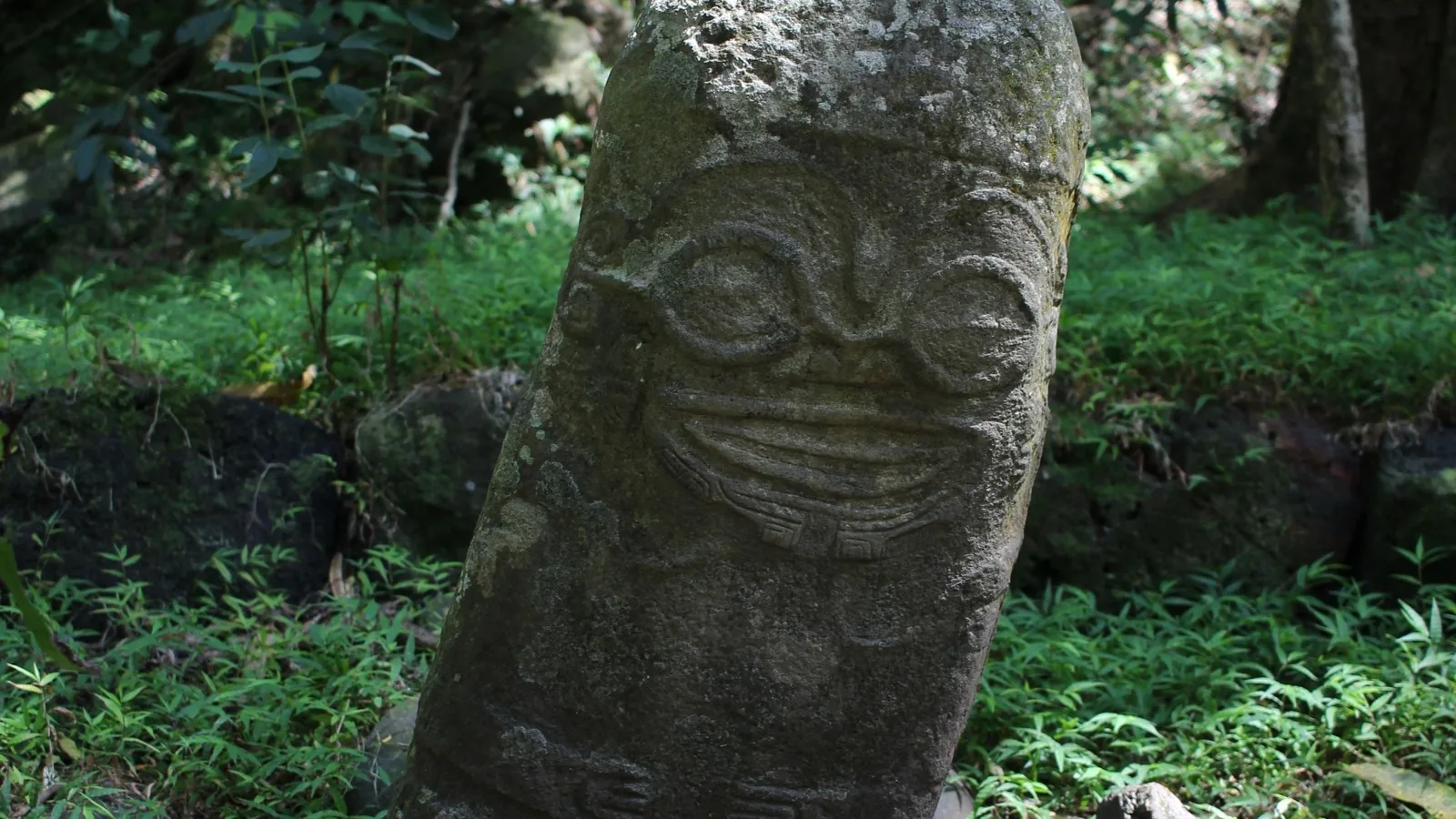 Tiki de pierre aux îles Marquises, Polynésie française